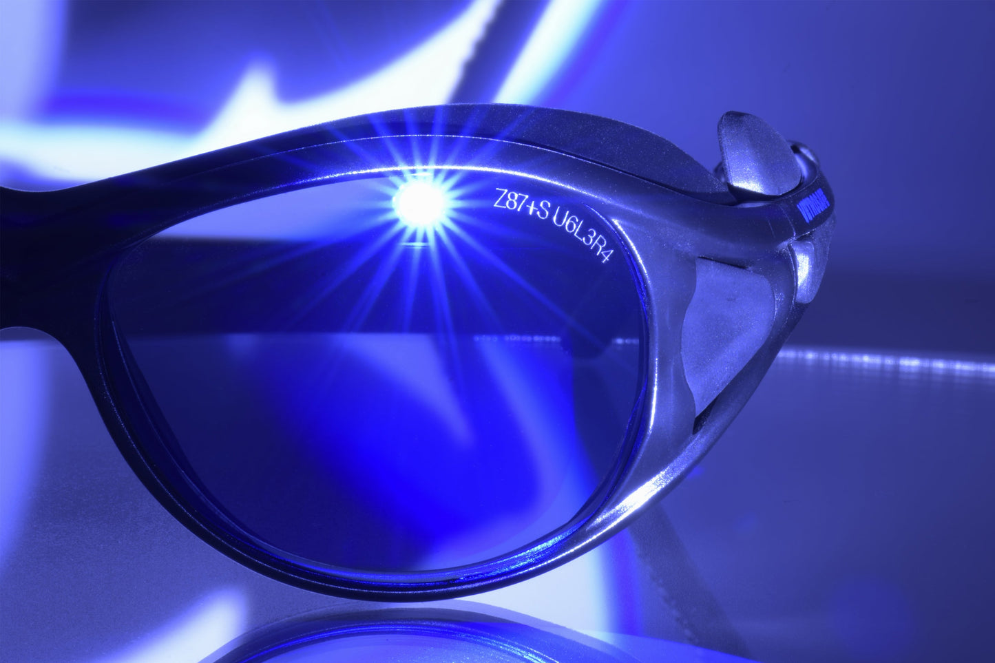 VetroSafe® Defender + VSF Click2Shade #3-to-5 Split Lens